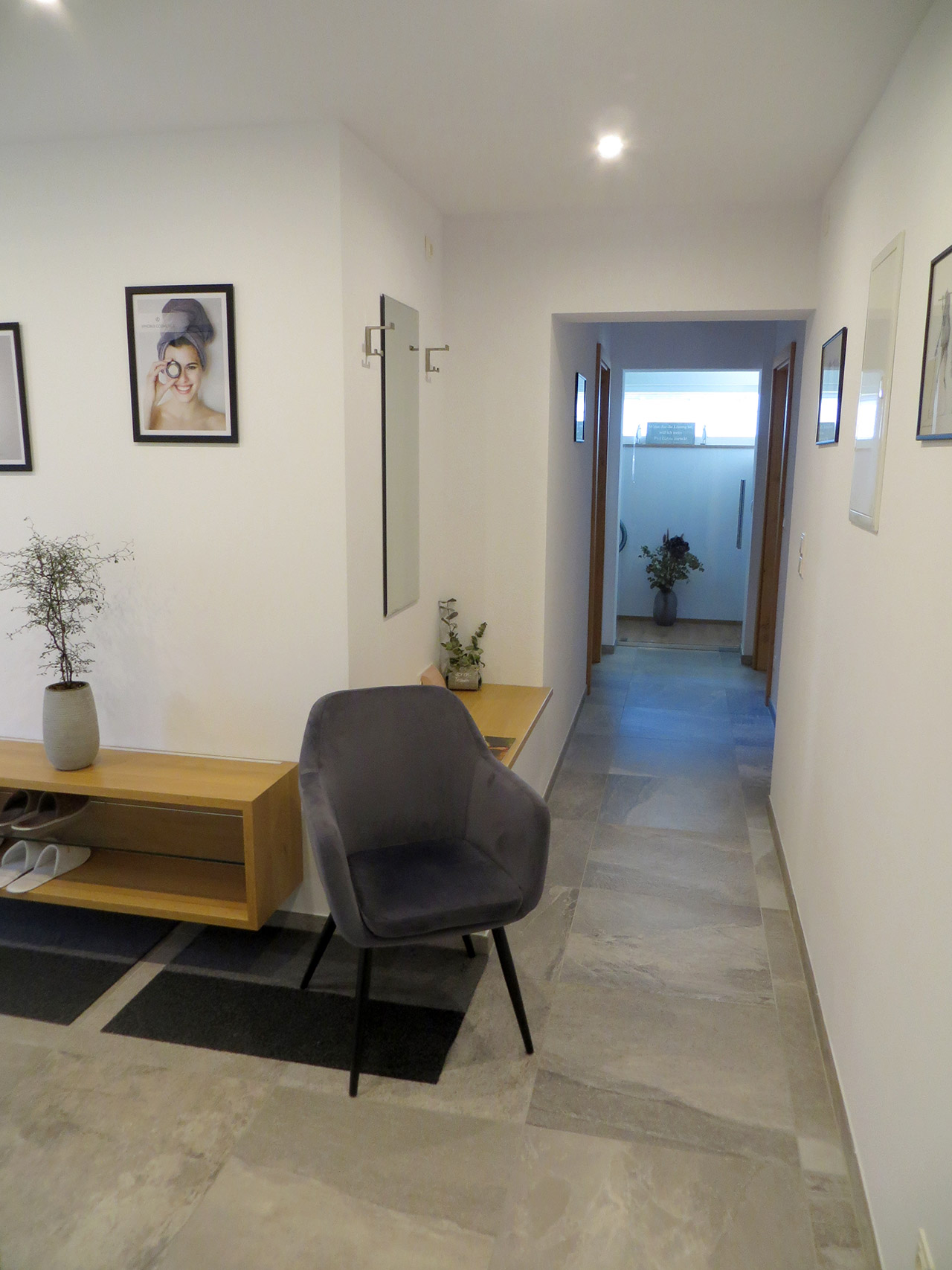 <span  class="uc_style_uc_tiles_grid_image_elementor_uc_items_attribute_title" style="color:#ffffff;">IMG_2166</span>