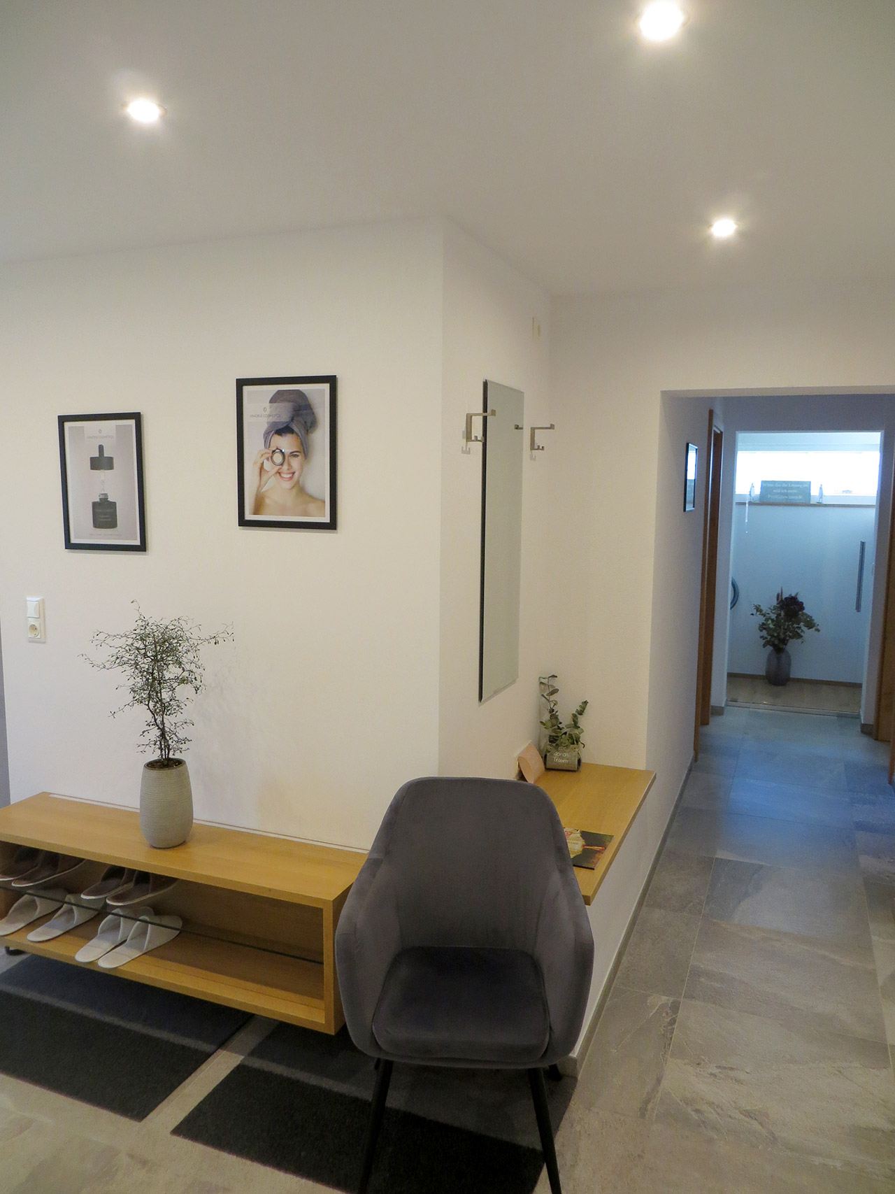 <span  class="uc_style_uc_tiles_grid_image_elementor_uc_items_attribute_title" style="color:#ffffff;">IMG_2167</span>