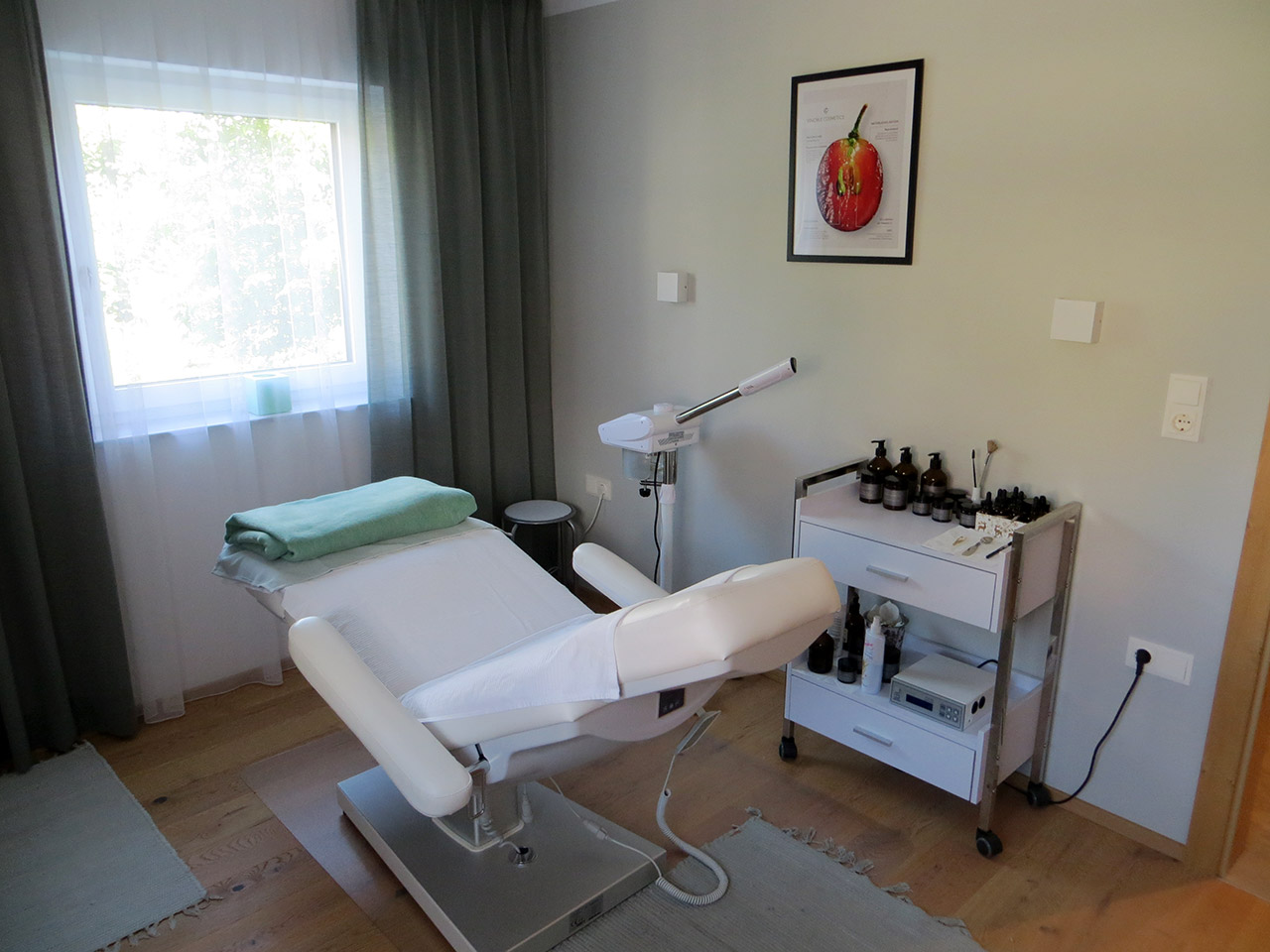 <span  class="uc_style_uc_tiles_grid_image_elementor_uc_items_attribute_title" style="color:#ffffff;">IMG_2168</span>