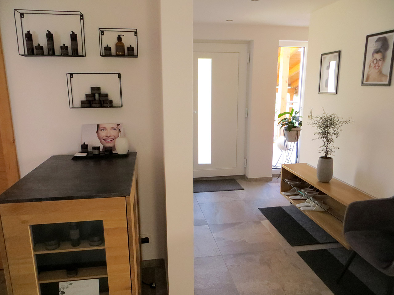 <span  class="uc_style_uc_tiles_grid_image_elementor_uc_items_attribute_title" style="color:#ffffff;">IMG_2176</span>