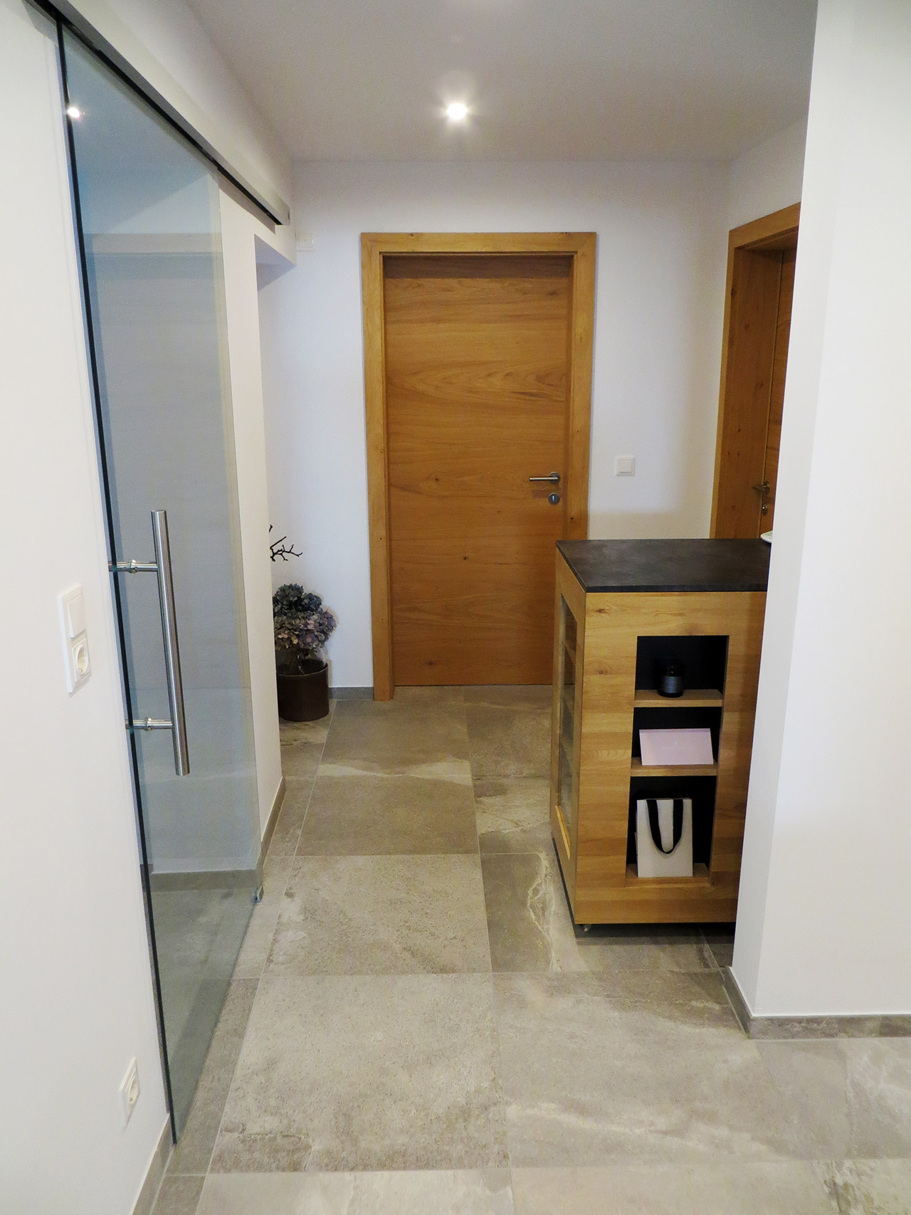 <span  class="uc_style_uc_tiles_grid_image_elementor_uc_items_attribute_title" style="color:#ffffff;">IMG_2179</span>