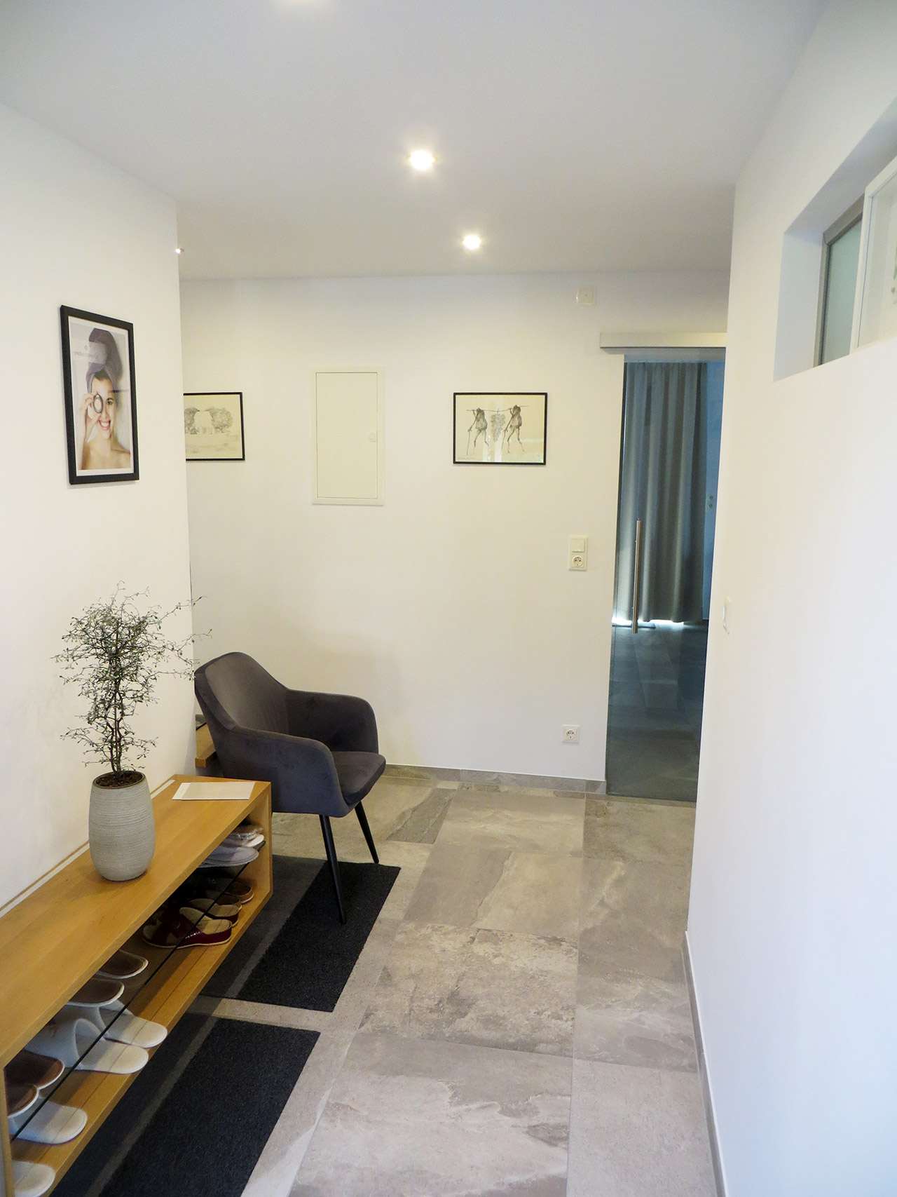 <span  class="uc_style_uc_tiles_grid_image_elementor_uc_items_attribute_title" style="color:#ffffff;">IMG_2180</span>