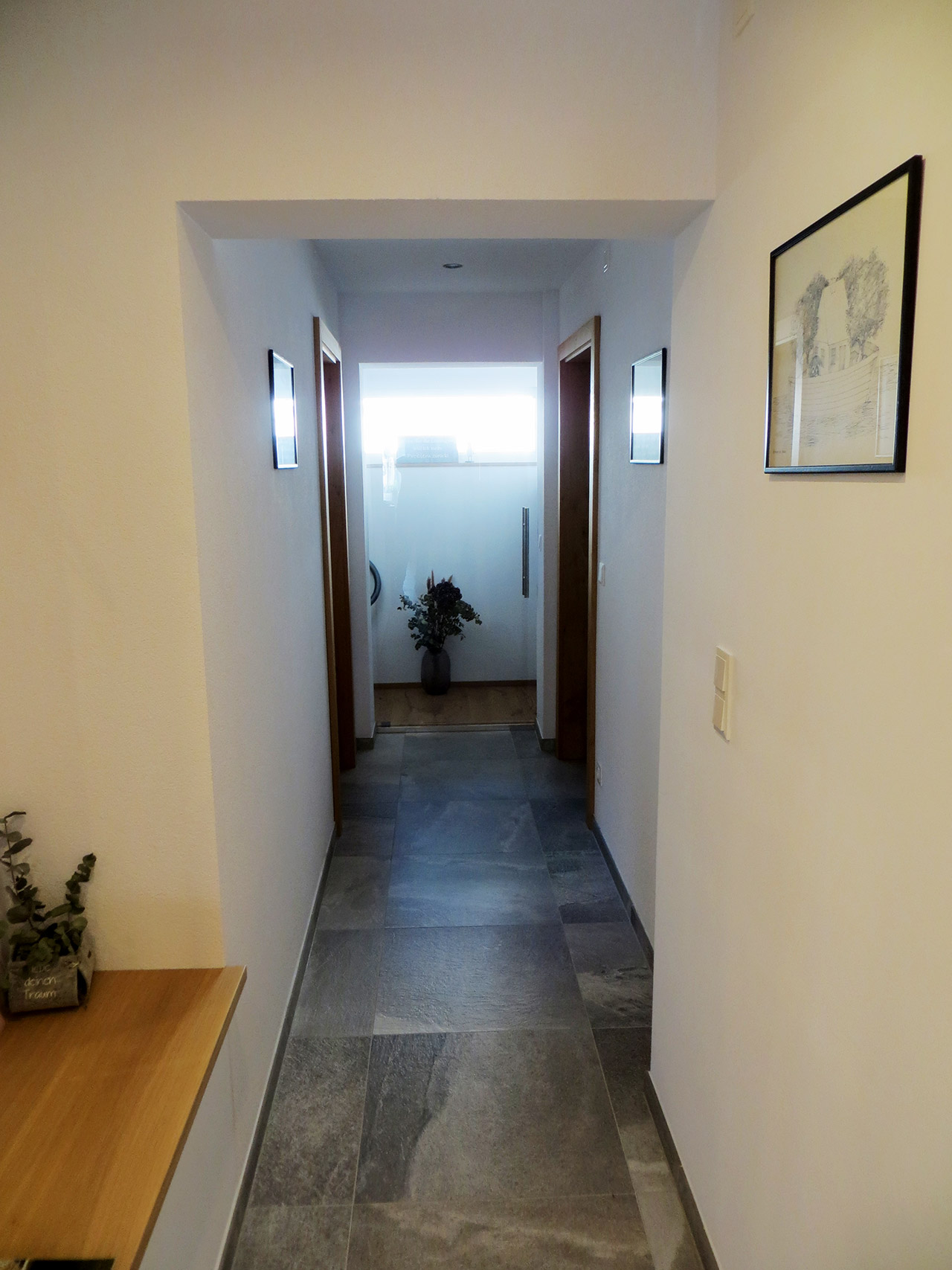 <span  class="uc_style_uc_tiles_grid_image_elementor_uc_items_attribute_title" style="color:#ffffff;">IMG_2181</span>